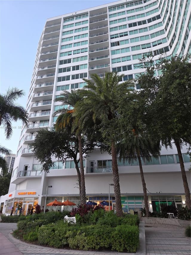7135 Collins Avenue 424, Miami Beach, FL 33141