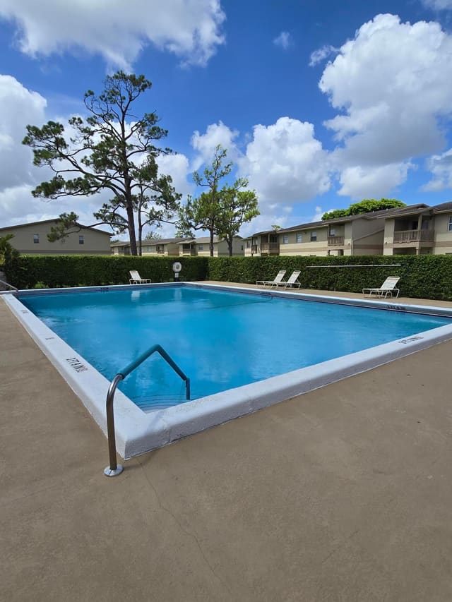 1846 Abbey Road 201, sold in Abbey Park Gardens, West Palm Beach, FL