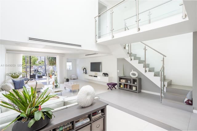 330 Poinciana Drive 1002, sold in Poinciana Is Yt & Rcq Clu, Sunny Isles Beach, FL