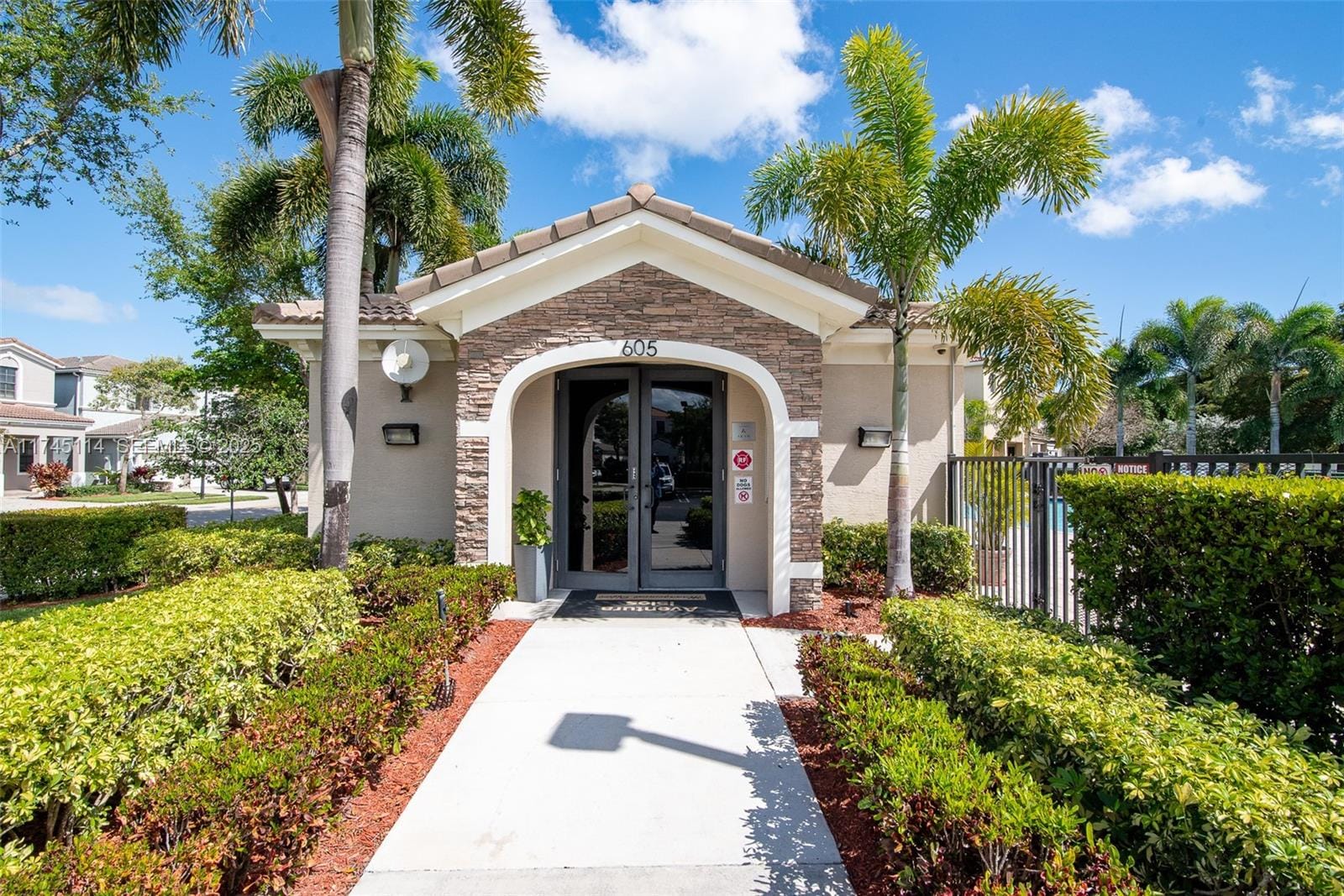 686 NE 191st Terrace, Miami, FL 33179 photo 27