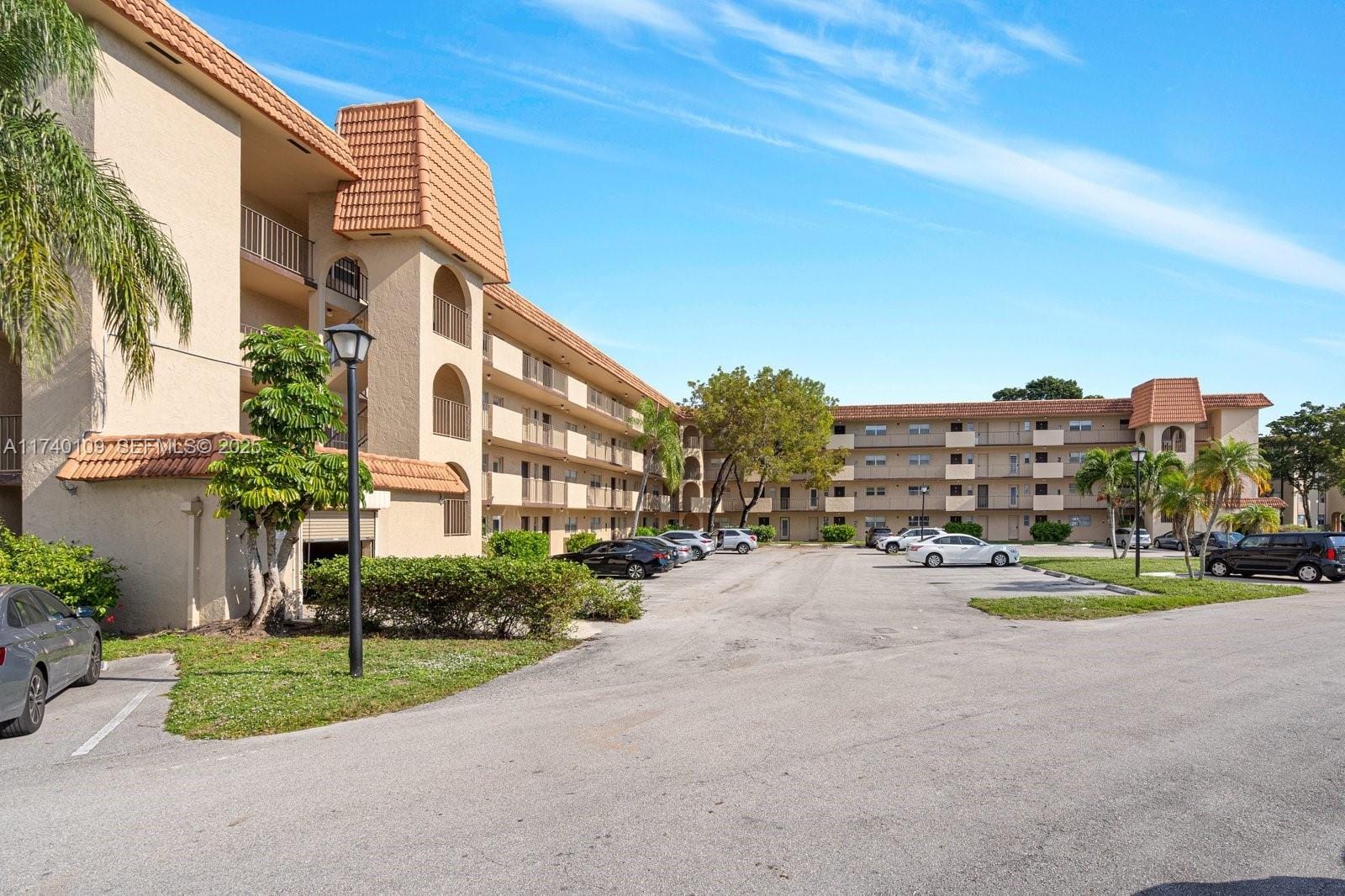 6061 N Falls Circle Drive 101, Lauderhill, FL 33319