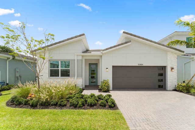 10484 SW Jadewood Court, Port St. Lucie, FL 34987