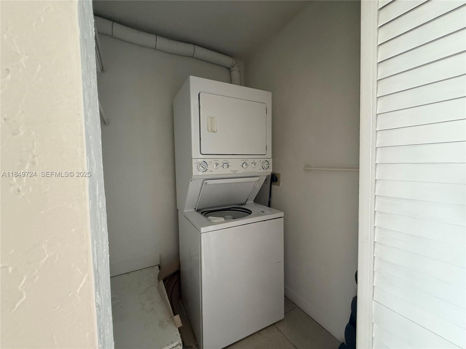 10900 SW 104th Street 323 — photo 9