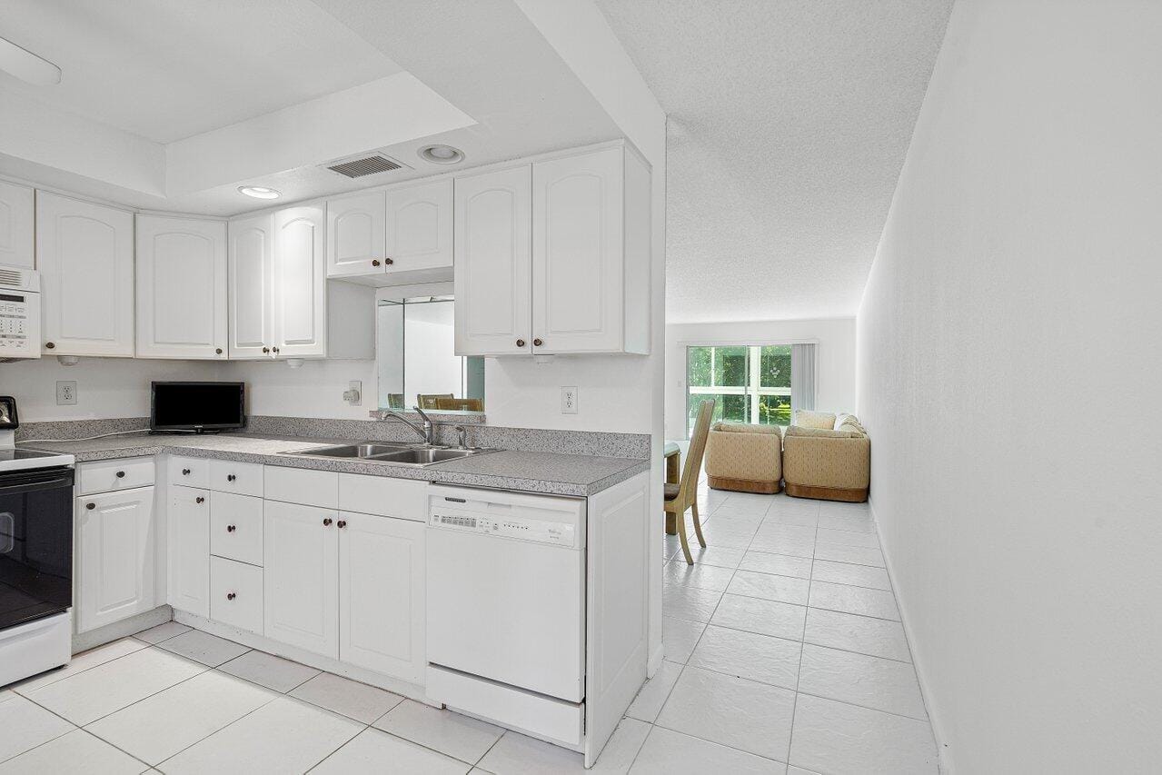 3005 Portofino Isle C2 — photo 6