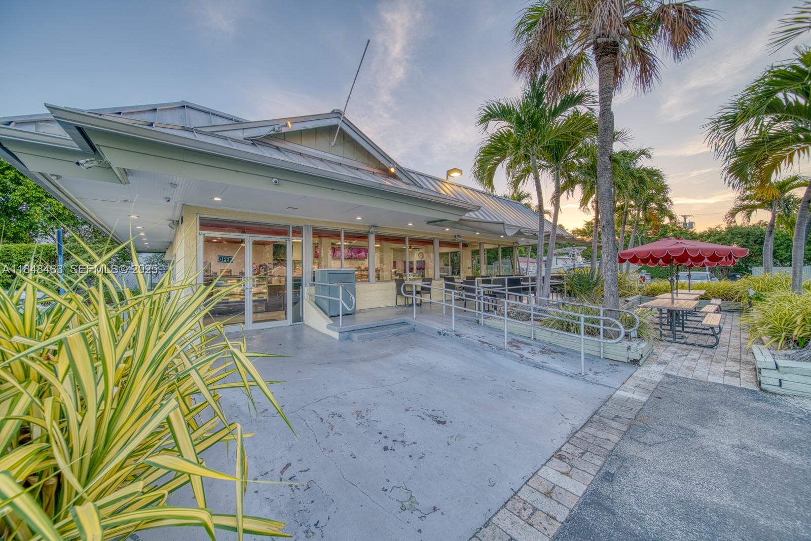Bakery / Restaurant Bakery / Restaurant For Sale On Dixie Highway, Miami, FL 33157, Miami