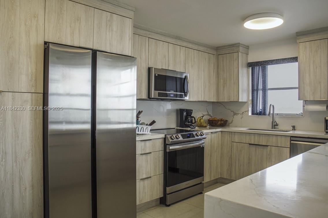 2780 NE 183rd Street 1001, Aventura, FL 33160, Aventura