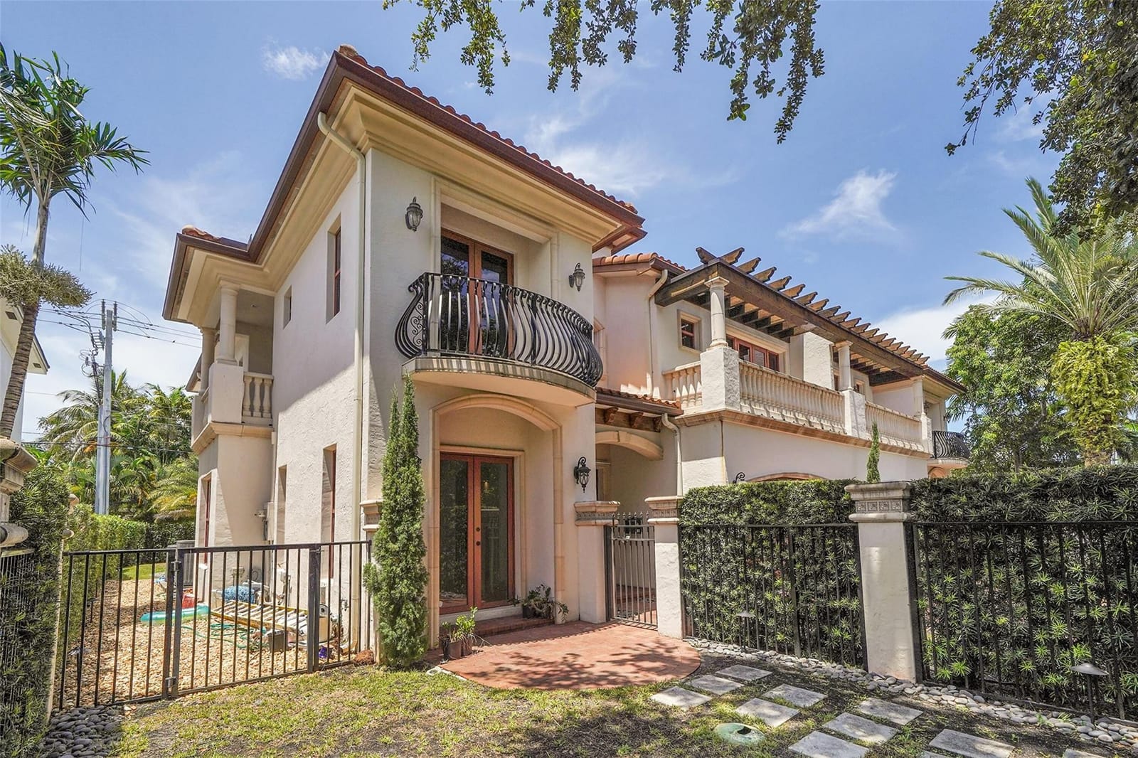2727 NE 20 Court, Fort Lauderdale, FL 33305