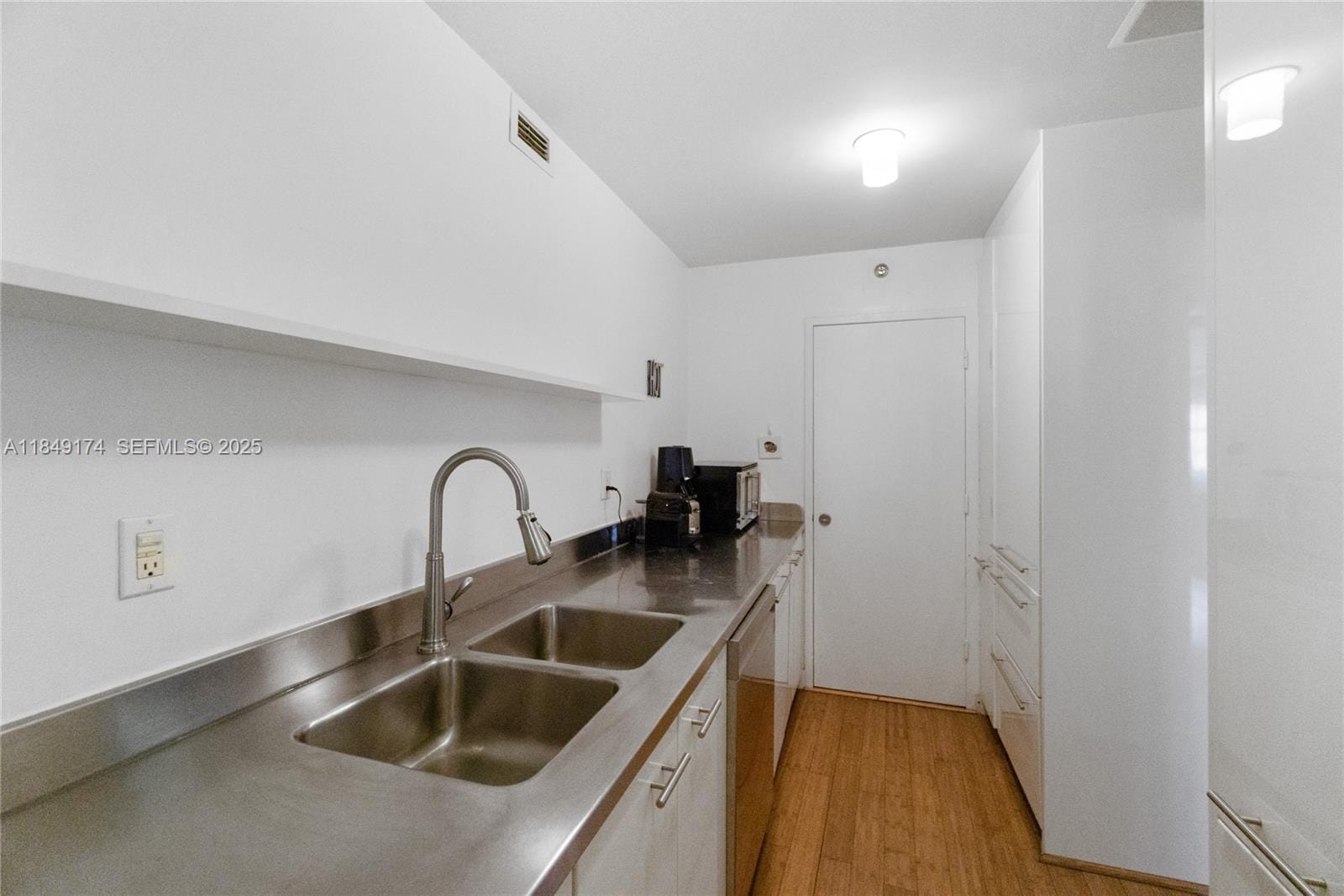 100 Lincoln Road 923 — photo 8