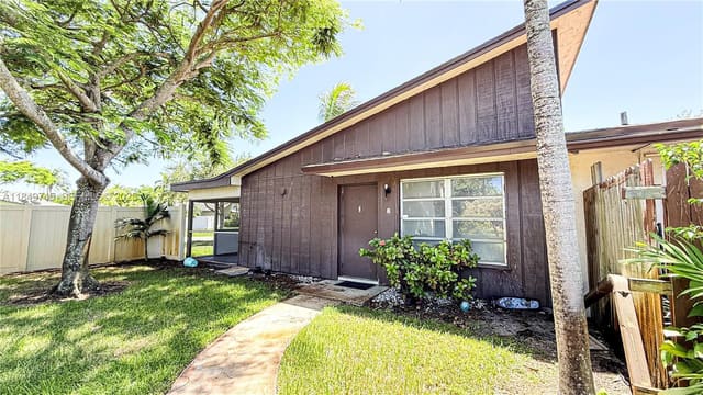 3200 NW 5th Terrace 8, Loch Lomond, Pompano Beach, FL