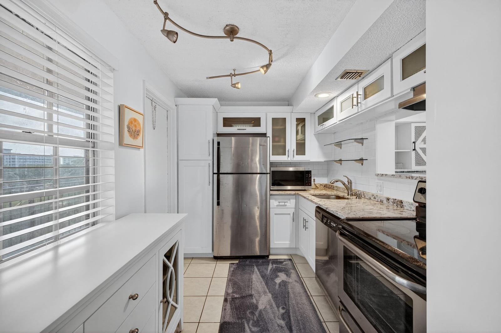 3300 N Palm Aire Drive 706 — photo 11