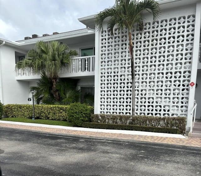 4201 S South Ocean Boulevard J-2, South Palm Beach, FL 33480