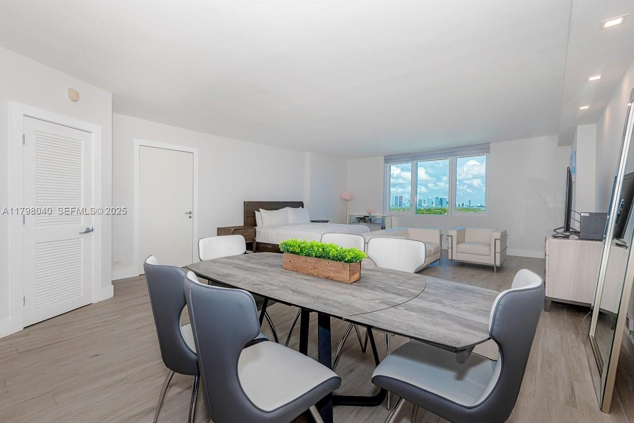 2301 Collins Avenue 1531 — photo 2