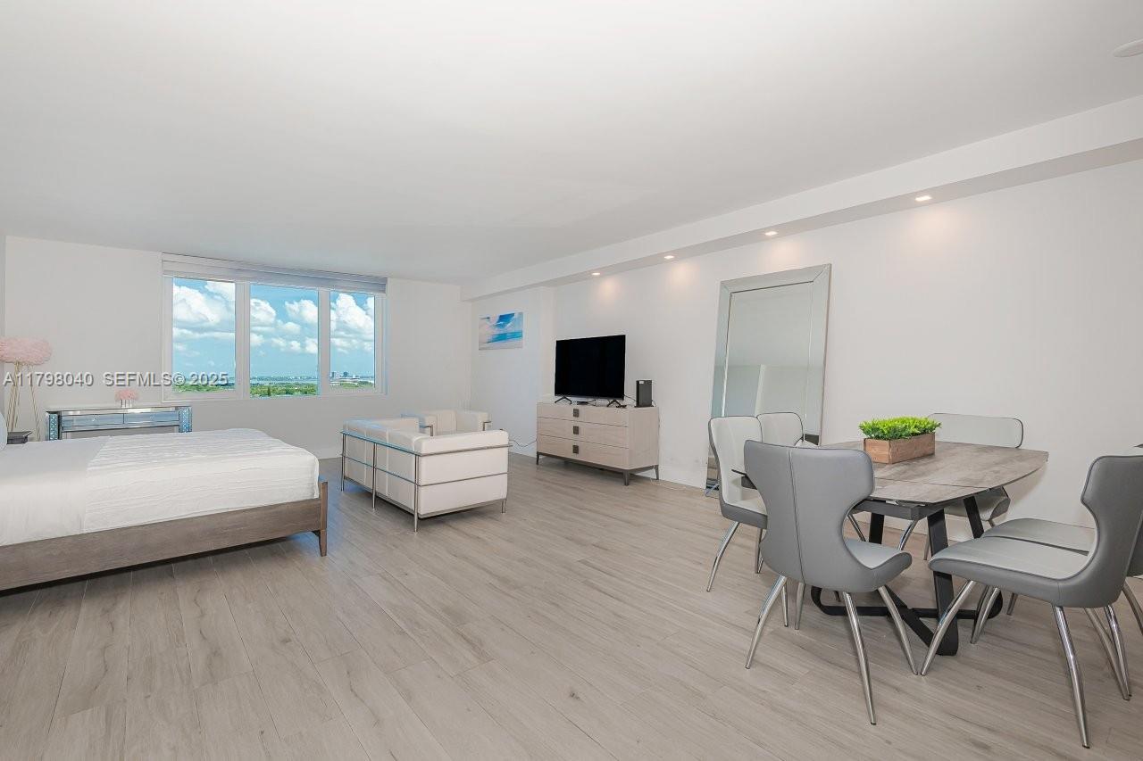 2301 Collins Avenue 1531 — photo 3