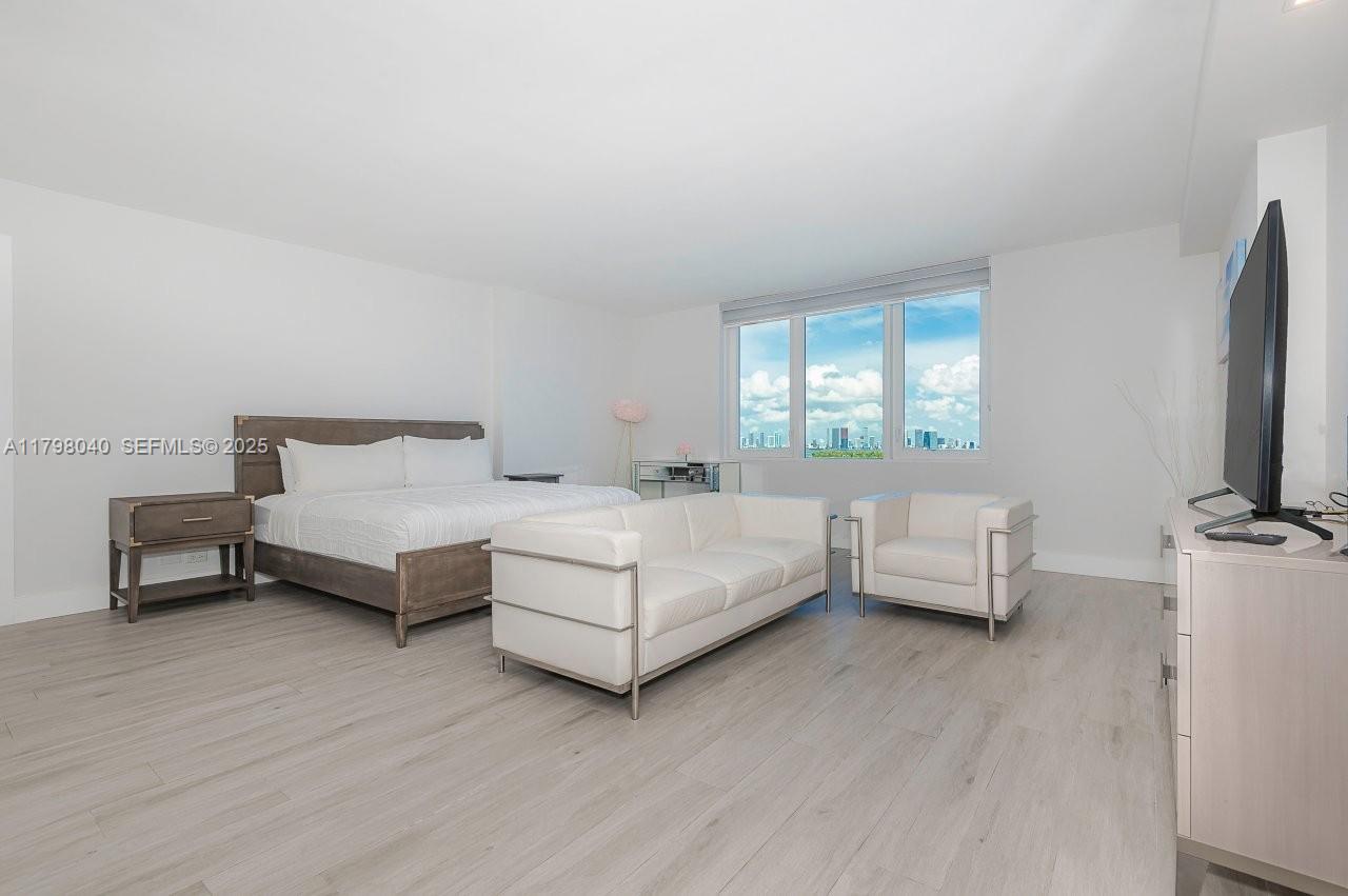 2301 Collins Avenue 1531 — photo 4