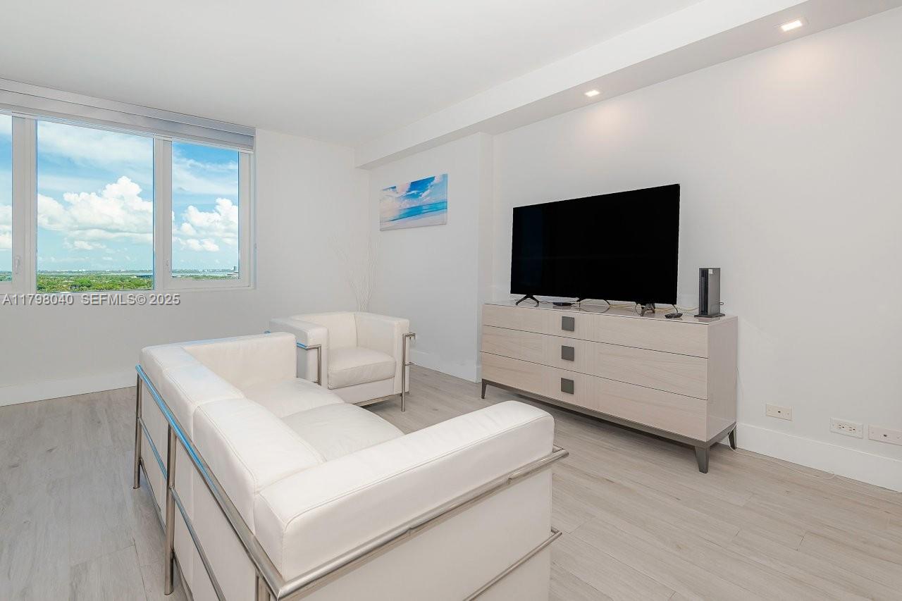 2301 Collins Avenue 1531 — photo 7
