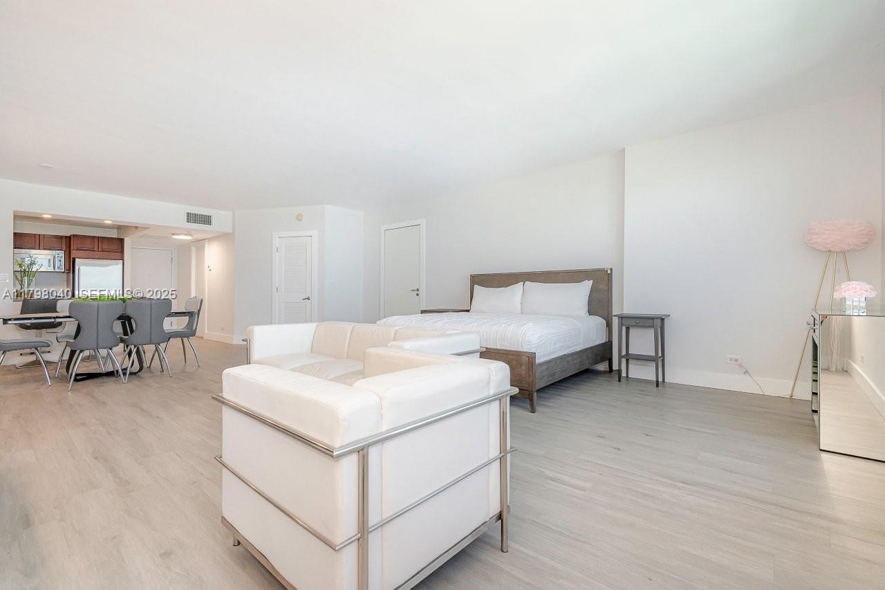 2301 Collins Avenue 1531 — photo 9