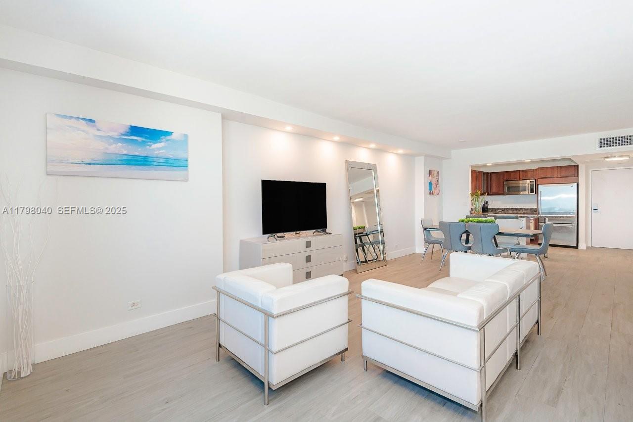 2301 Collins Avenue 1531 — photo 10