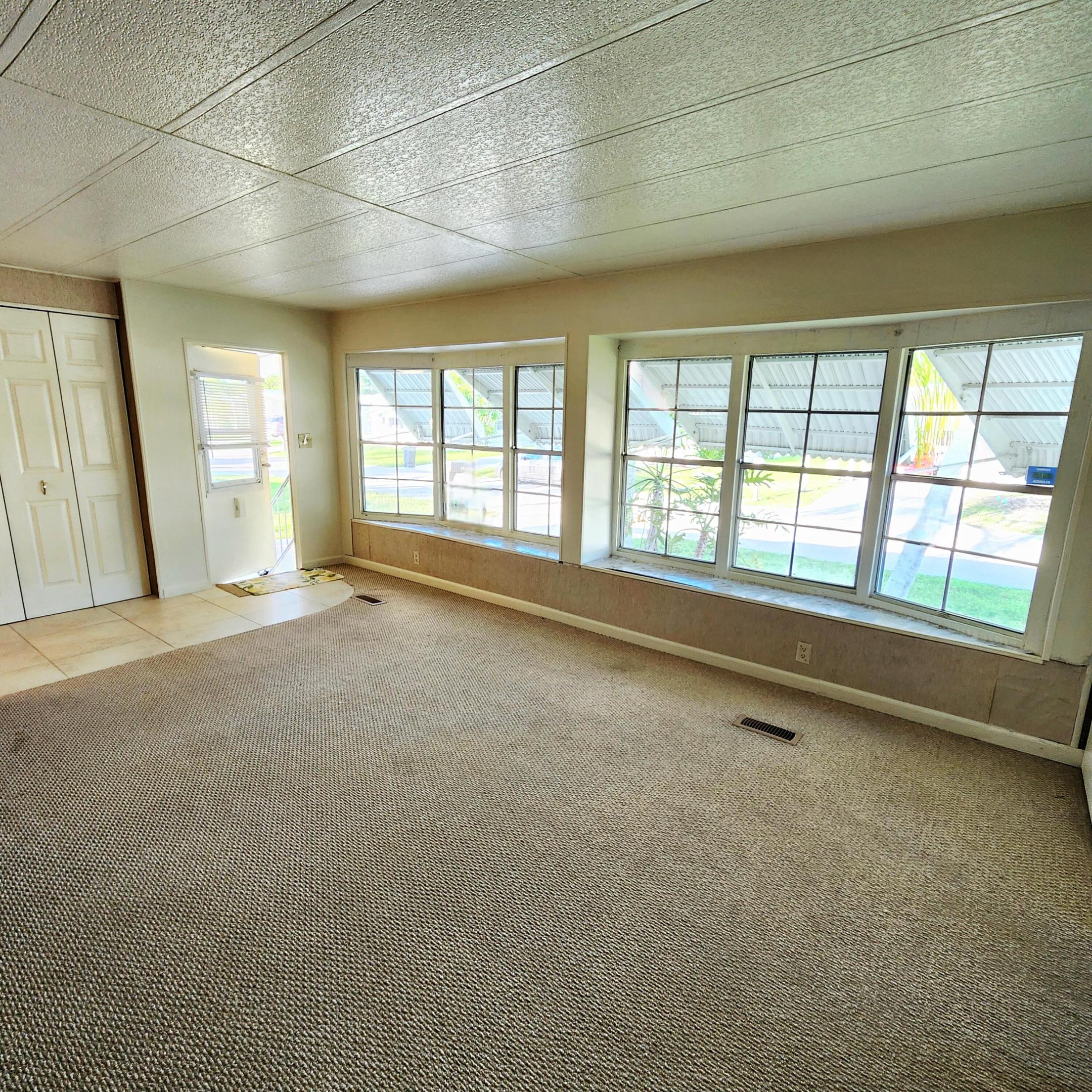 218 W Caribbean — photo 11