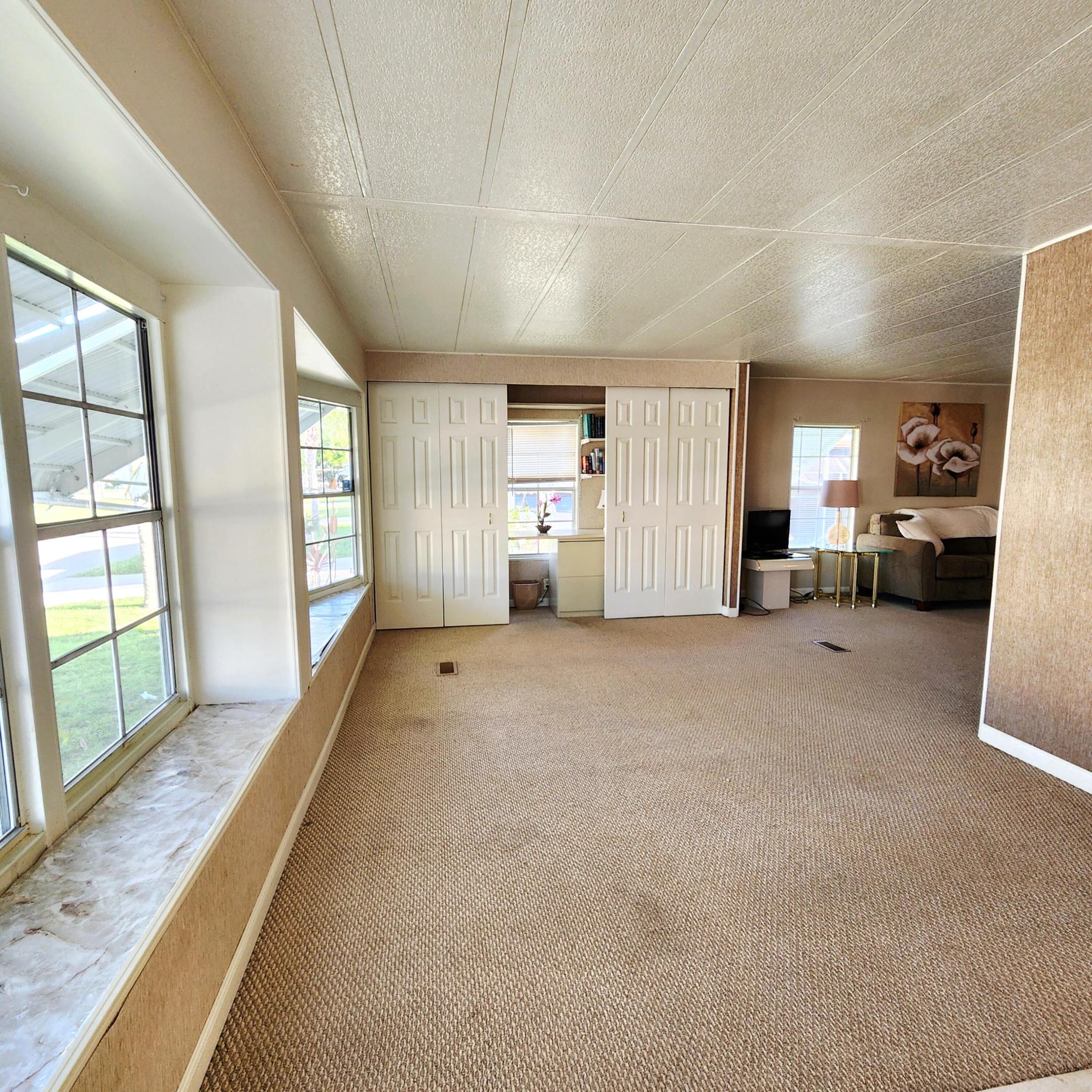 218 W Caribbean — photo 9