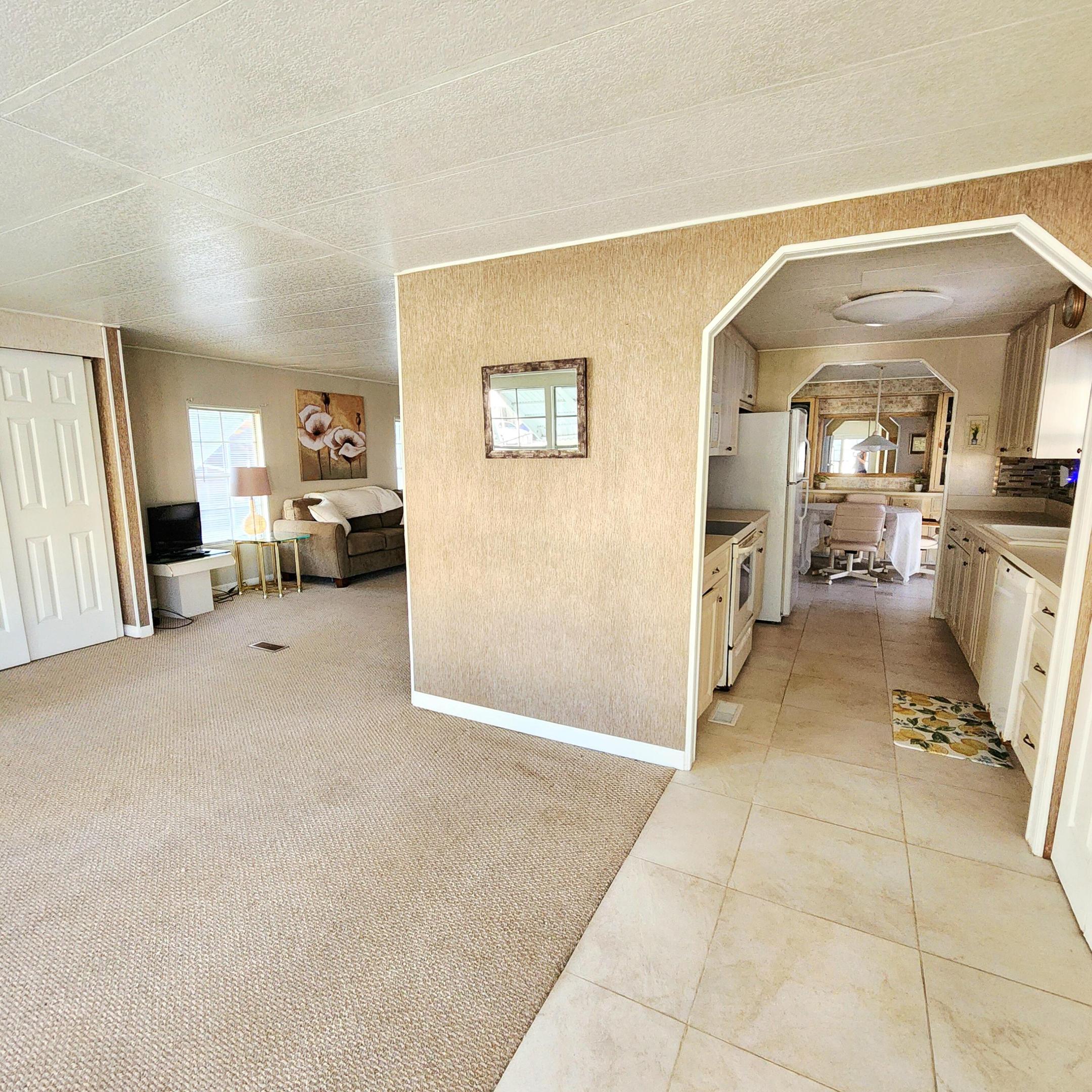 218 W Caribbean — photo 10