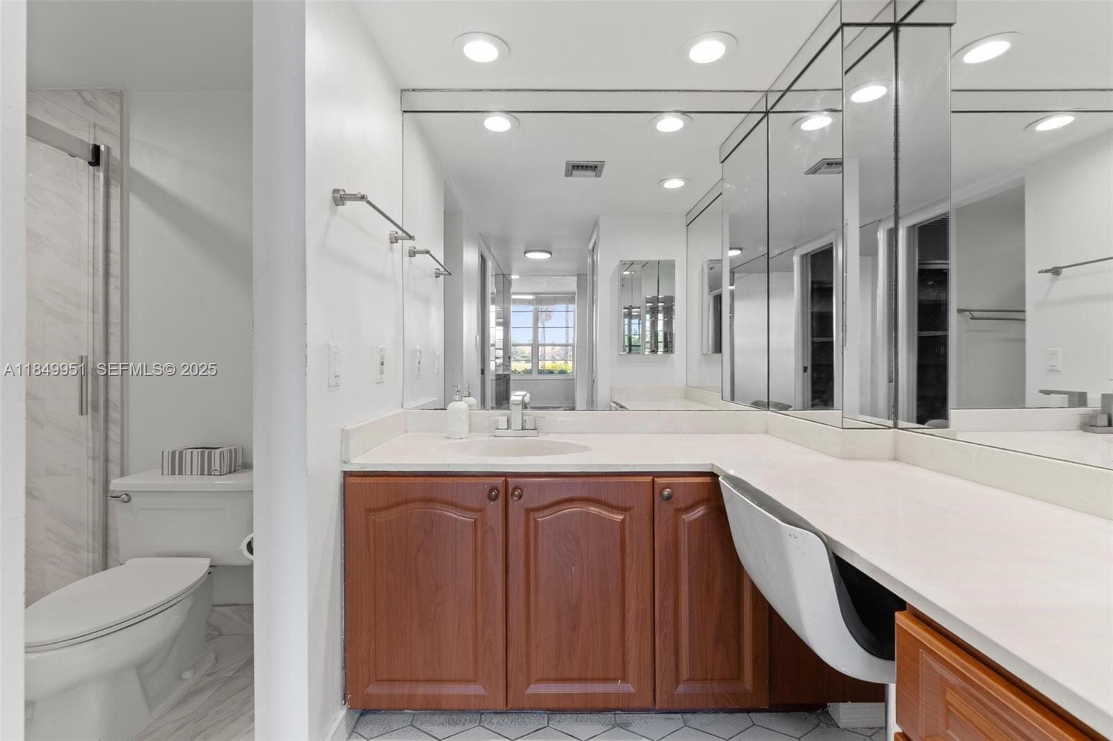 3970 Oaks Clubhouse Drive 104, Pompano Beach, FL 33069 photo 17
