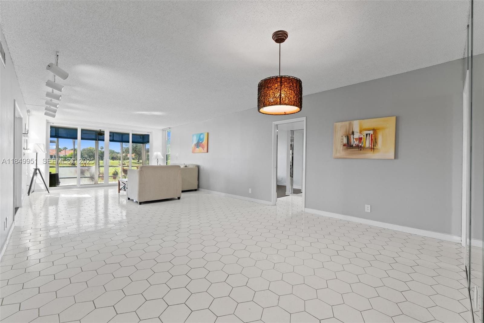 3970 Oaks Clubhouse Drive 104 — photo 4