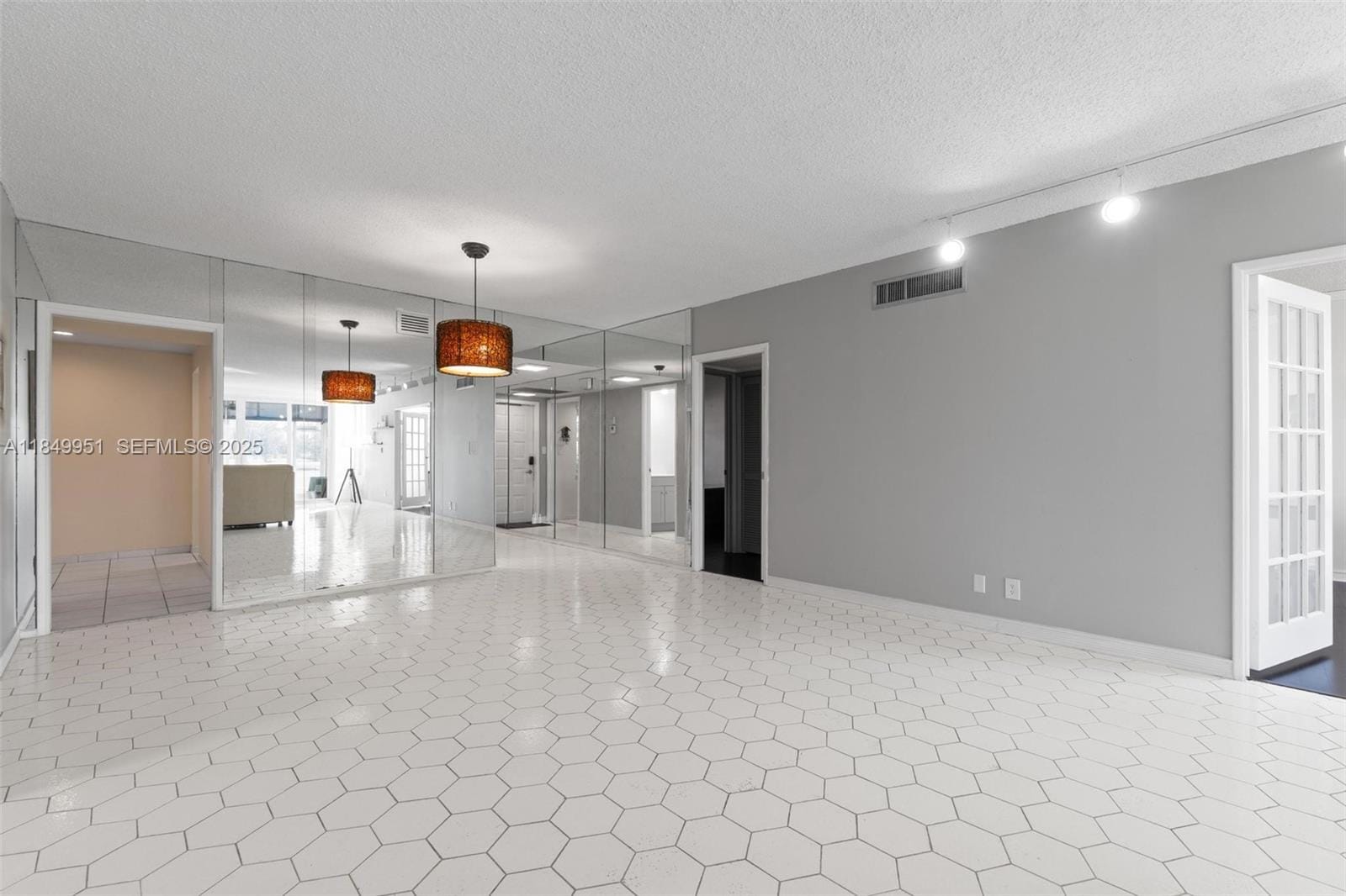 3970 Oaks Clubhouse Drive 104 — photo 5