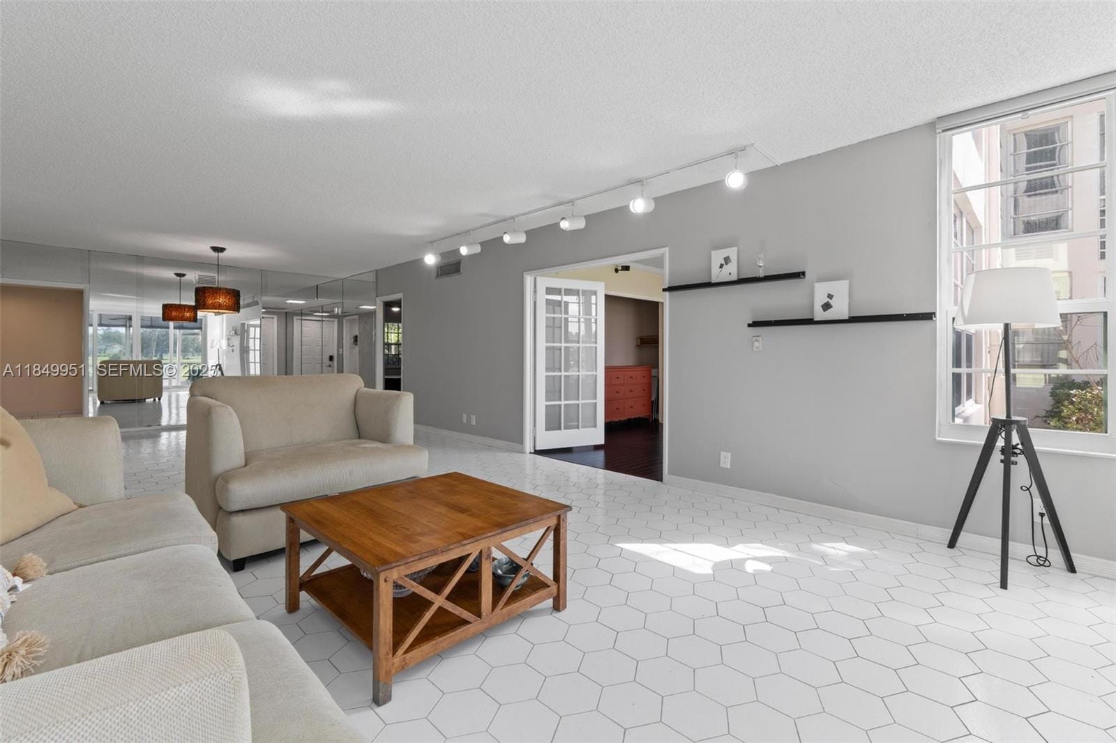 3970 Oaks Clubhouse Drive 104 — photo 7