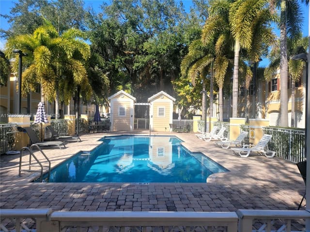 531 SW 18th Avenue 41, sold in Riverside No 3, Fort Lauderdale, FL