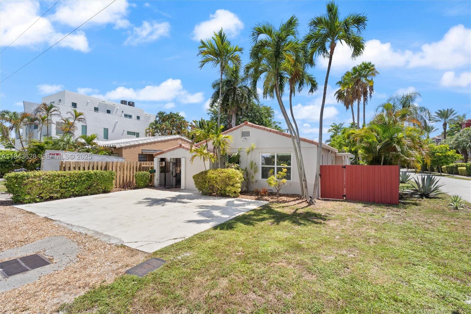 1100 NE 17th Terrace, Fort Lauderdale, FL 33304
