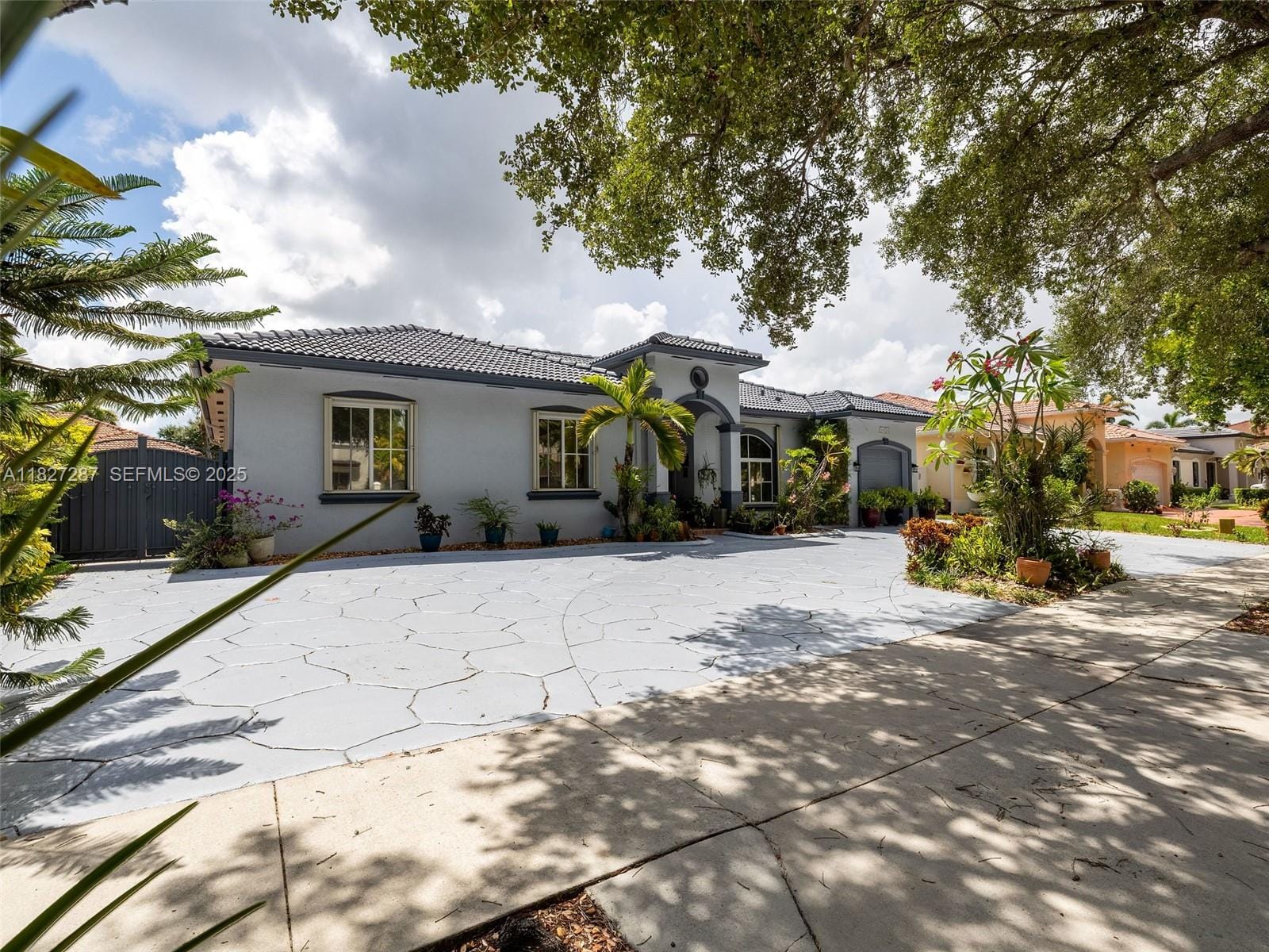 16523 NW 77th Path, Miami Lakes, FL 33016 photo 4