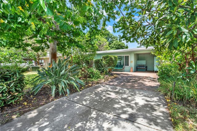 2421 NE 10th Avenue, Pompano Beach, FL 33064