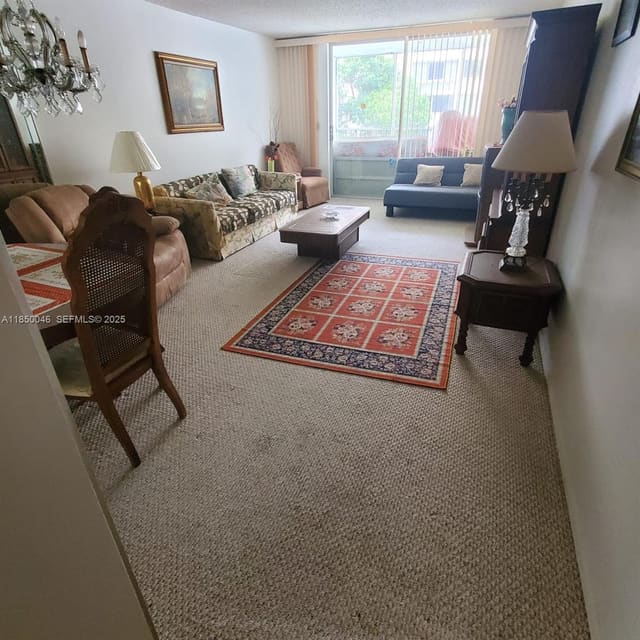 319 NE 14th Avenue 204, Hallandale Beach, FL 33009