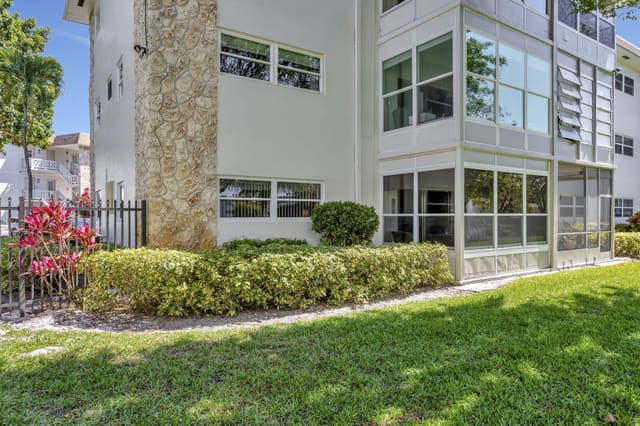 3505 NW 48th Avenue 416, sold in Hawaiian Gardens, Lauderdale Lakes, FL