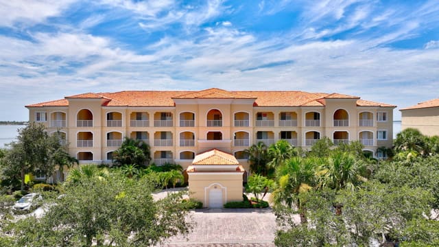 22 Harbour Isle Drive W 105, Fort Pierce, FL 34949