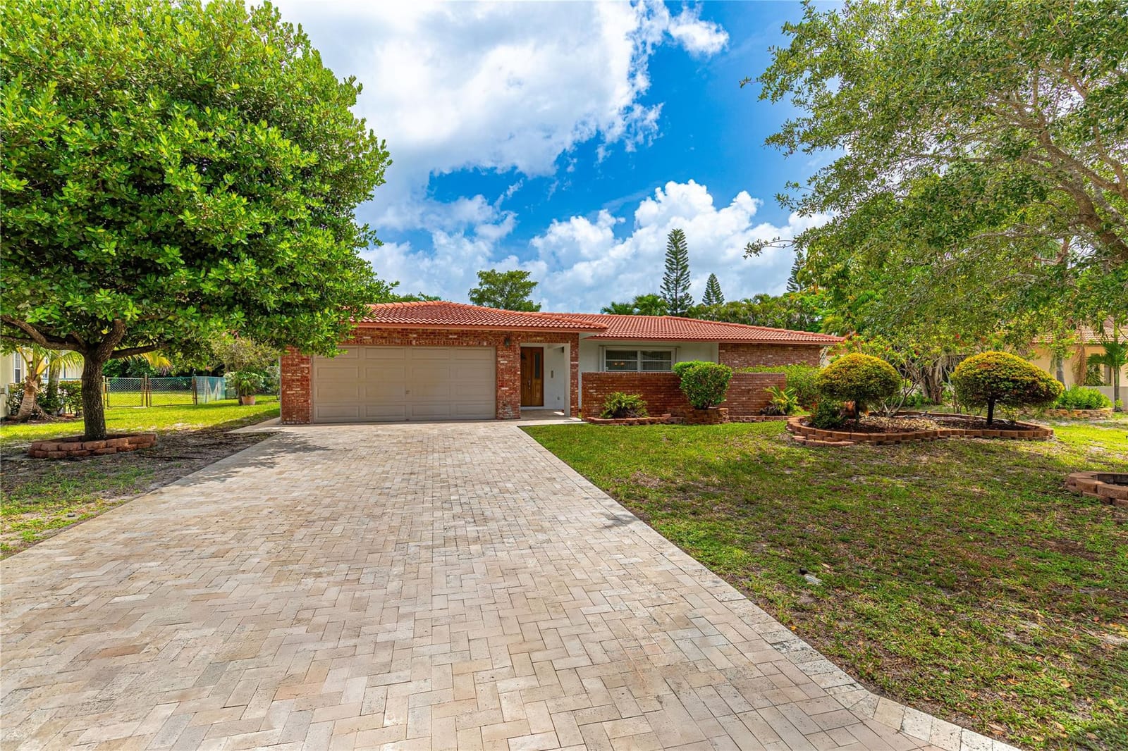 8277 NW 3rd Place, Coral Springs, FL 33071 photo 2