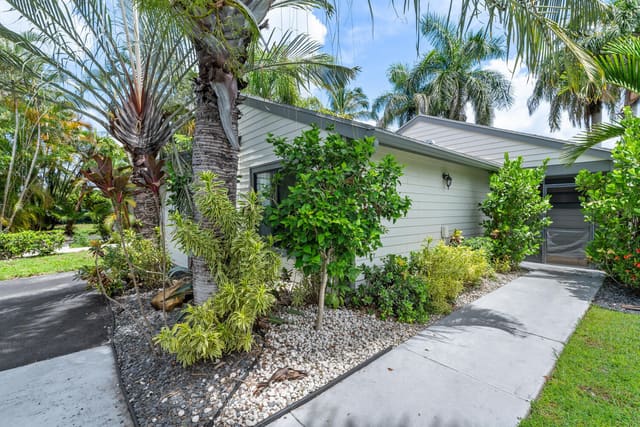 2533 Bedford Mews Drive, sold in Bedford Mews At Wellington, Wellington, FL