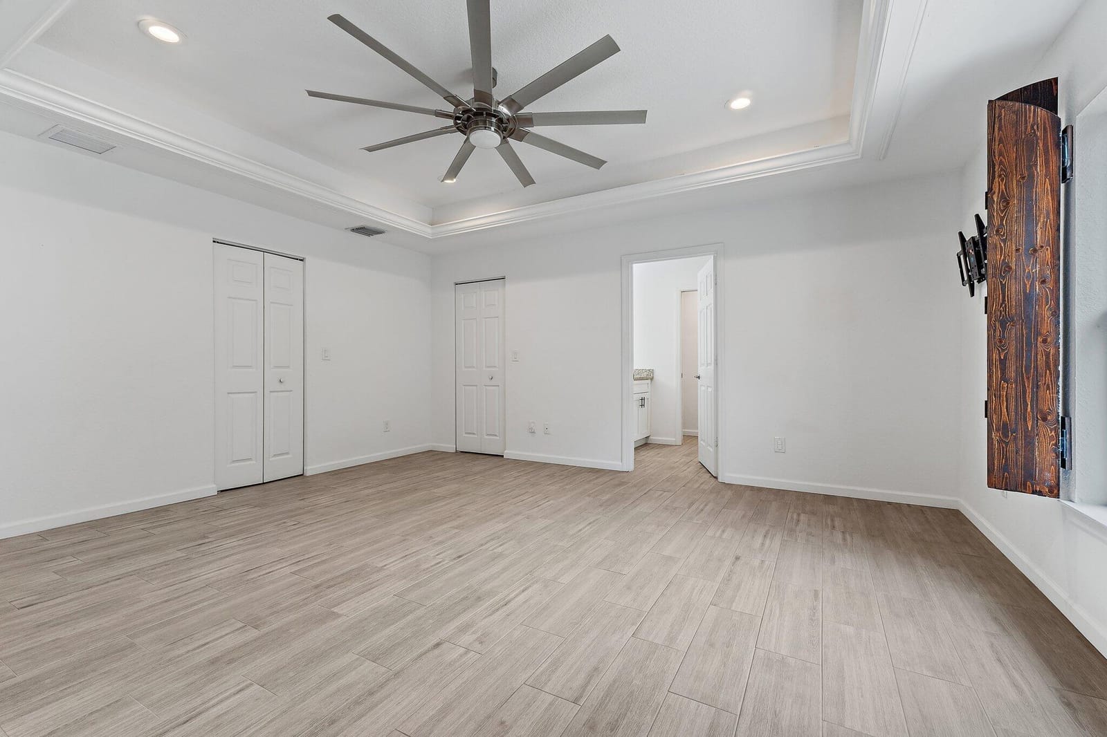 15693 Hamlin Boulevard — photo 11