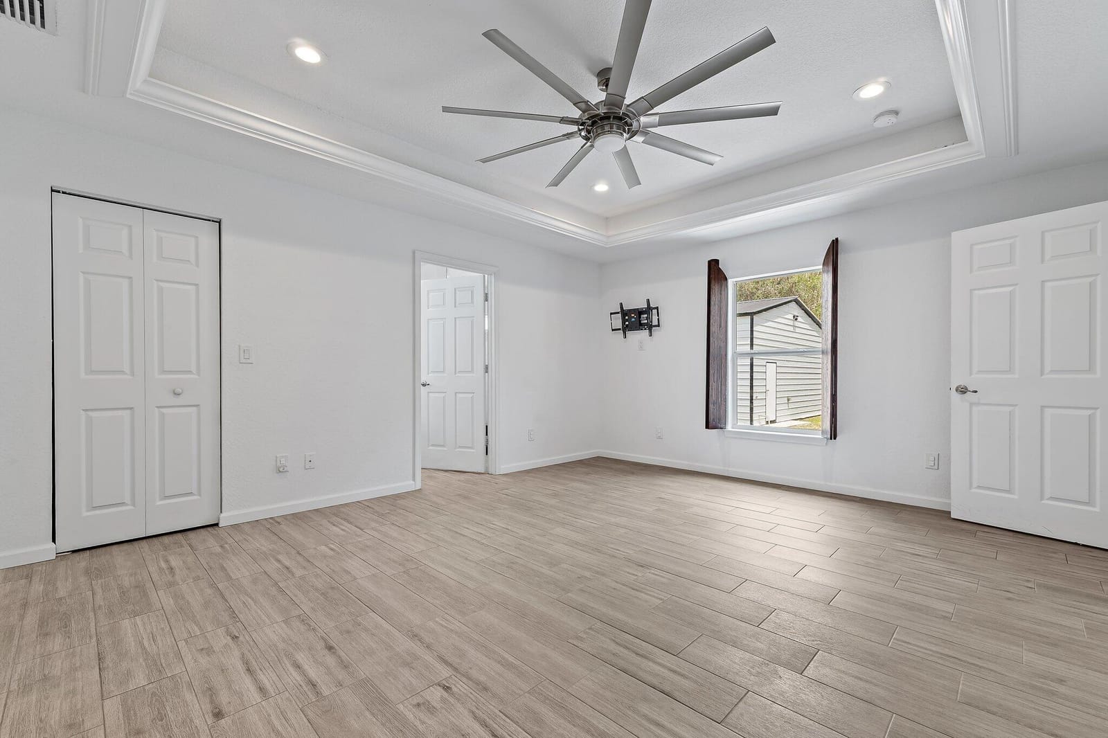 15693 Hamlin Boulevard — photo 12