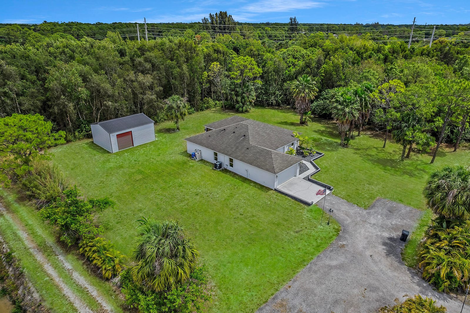 15693 Hamlin Boulevard — photo 3