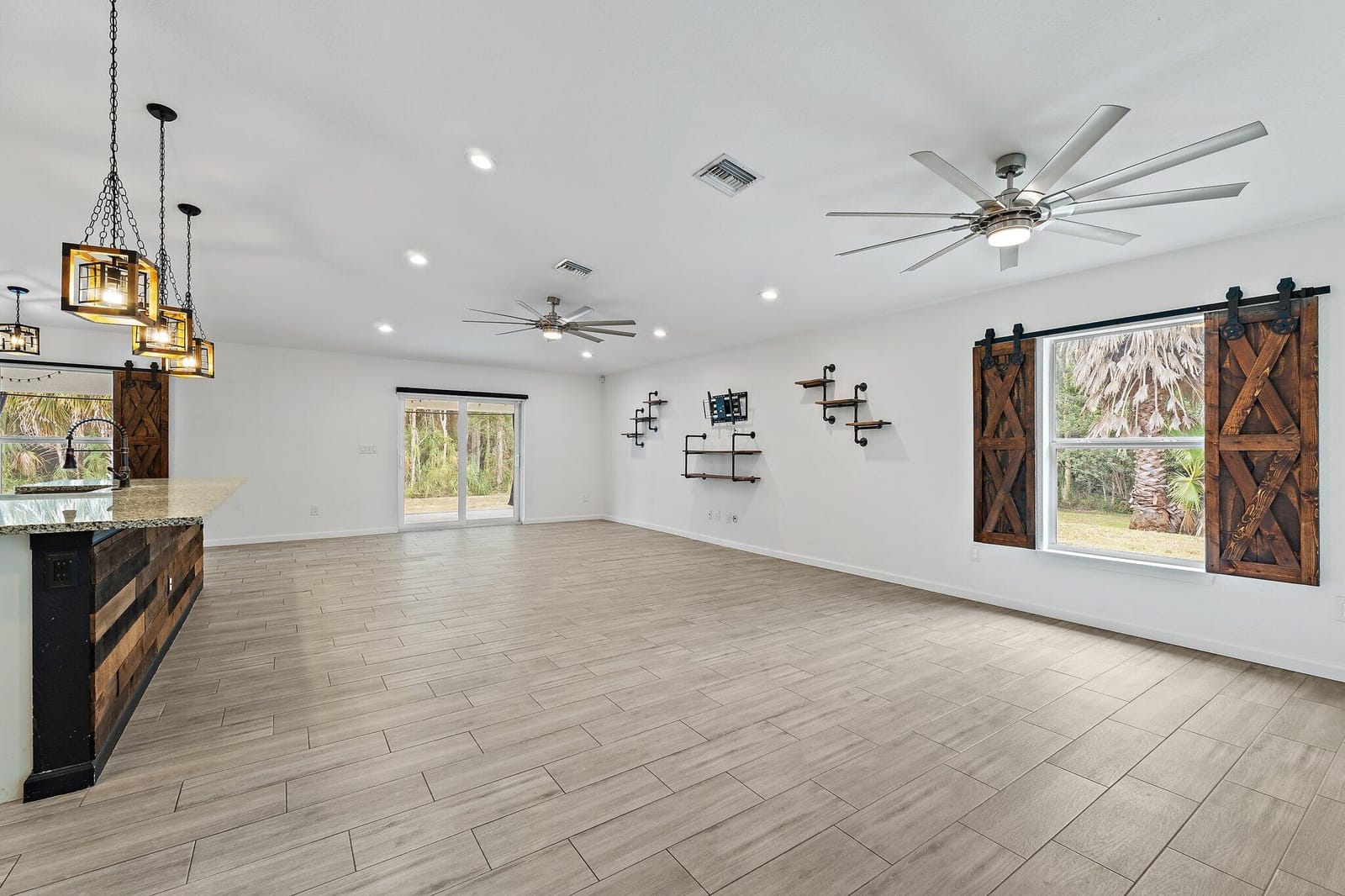 15693 Hamlin Boulevard — photo 7