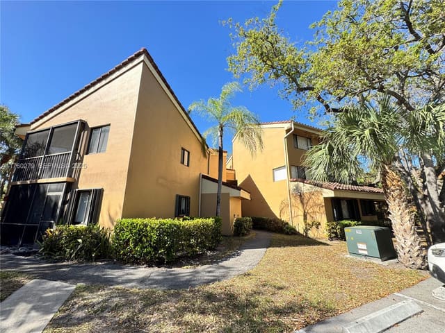 15525 Miami Lakeway N 102, Miami Lakes, FL 33014