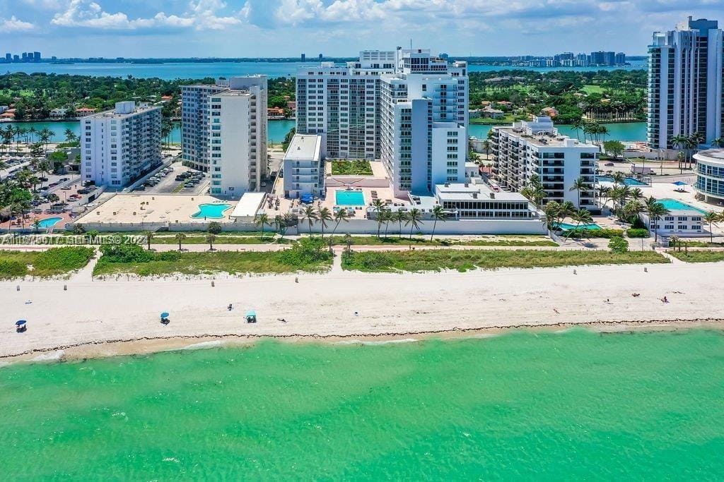 5401 Collins Avenue 410 — photo 4