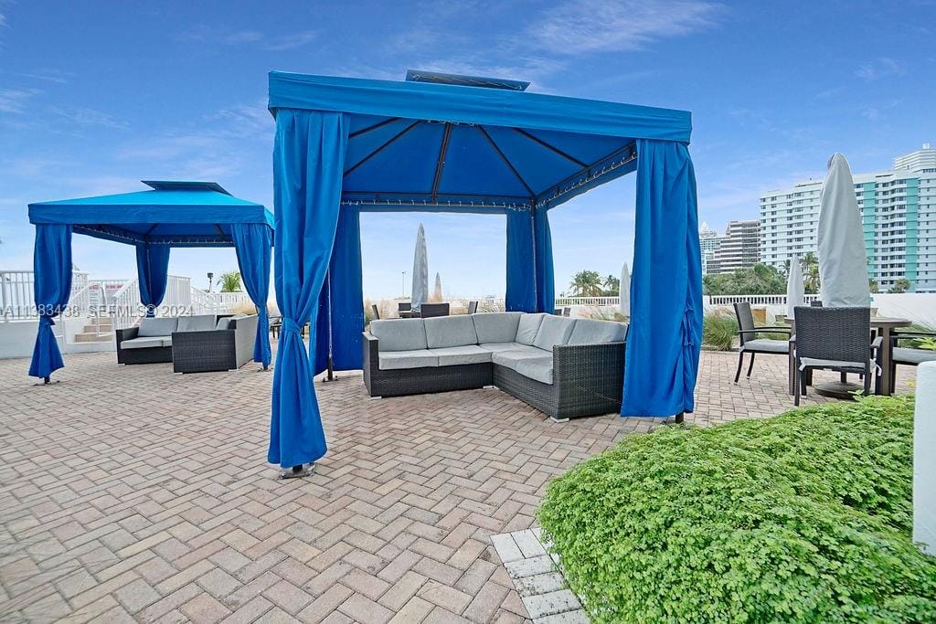 5401 Collins Avenue 601 — photo 12