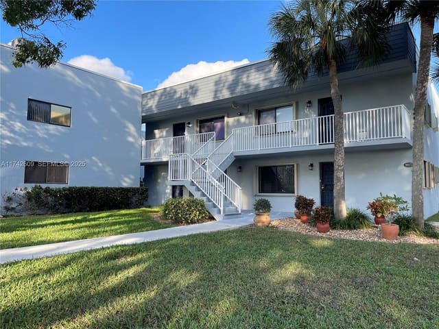 9925 NW 68th Place 208, sold in Tamarac Gardens Condomini, Tamarac, FL