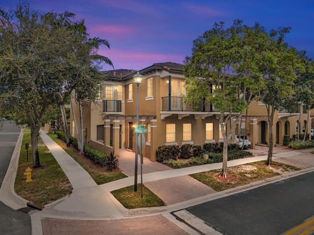 4447 Arabian Way 4447, sold in Cimarron, Davie, FL