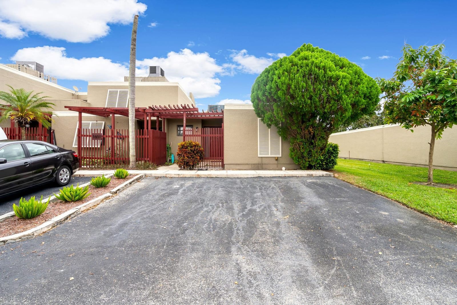 1591 W Fairway Road 1591, Pembroke Pines, FL 33026