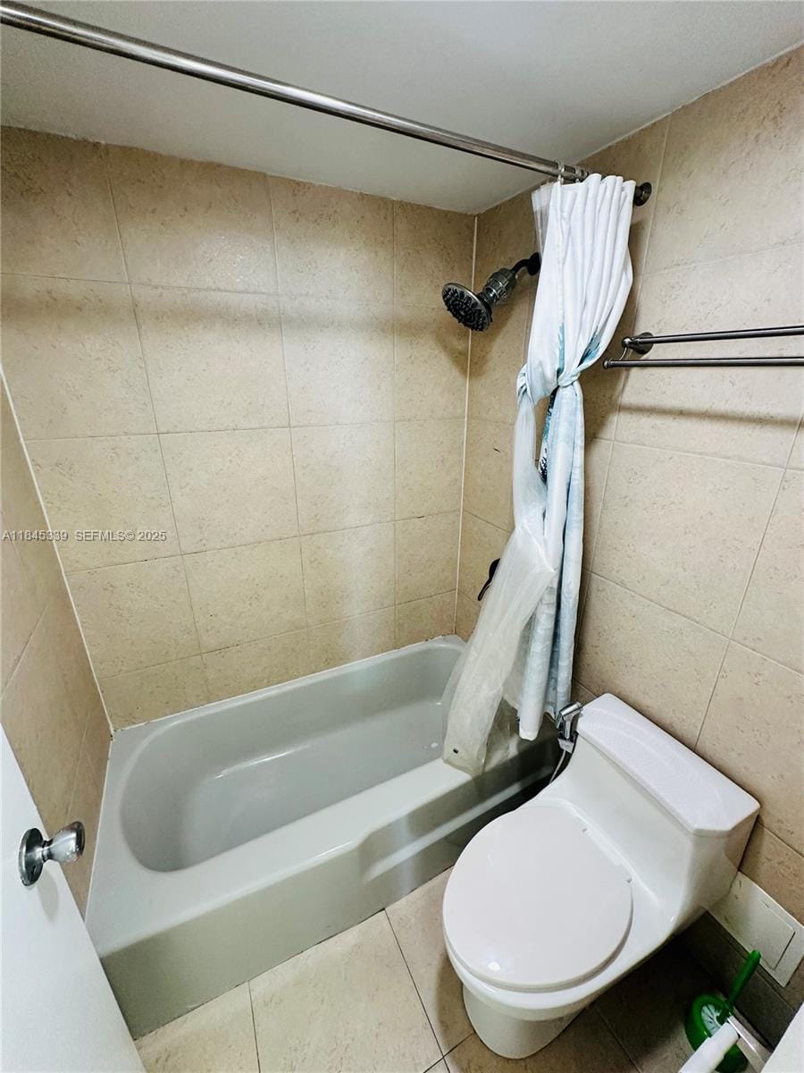 2020 NE 135th Street 807 — photo 12