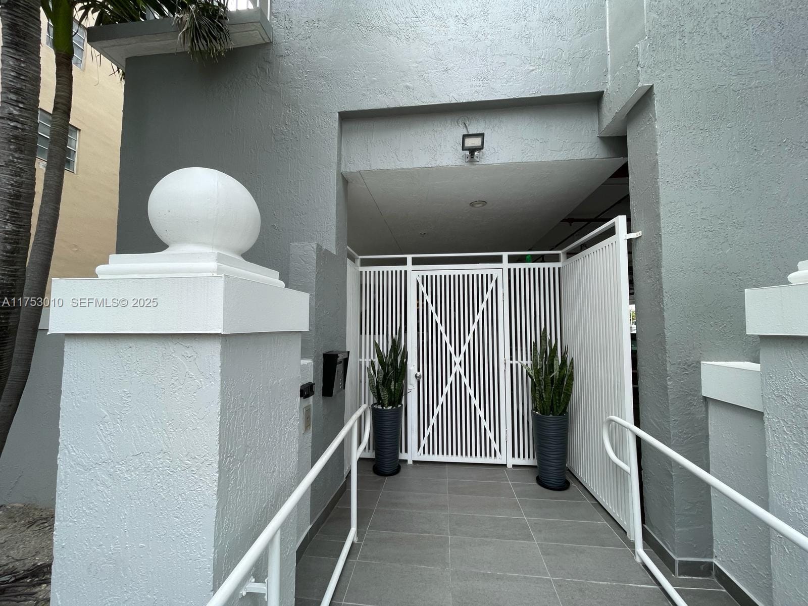 2642 Collins Avenue 506, Miami Beach, FL 33140 photo 3