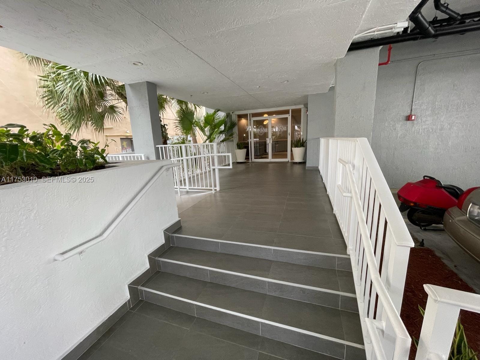 2642 Collins Avenue 506, Miami Beach, FL 33140 photo 4
